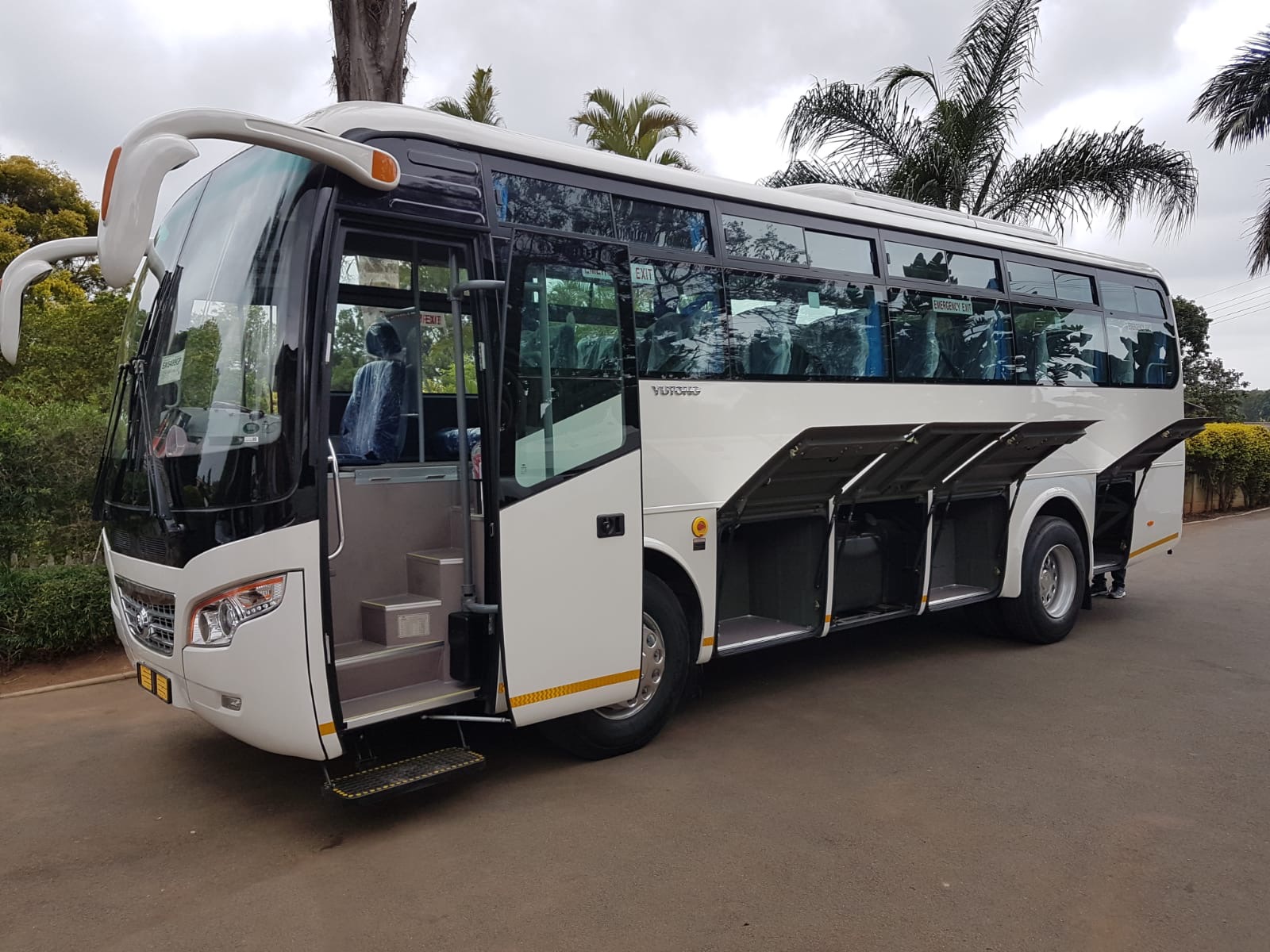 El Nino style luxury coach